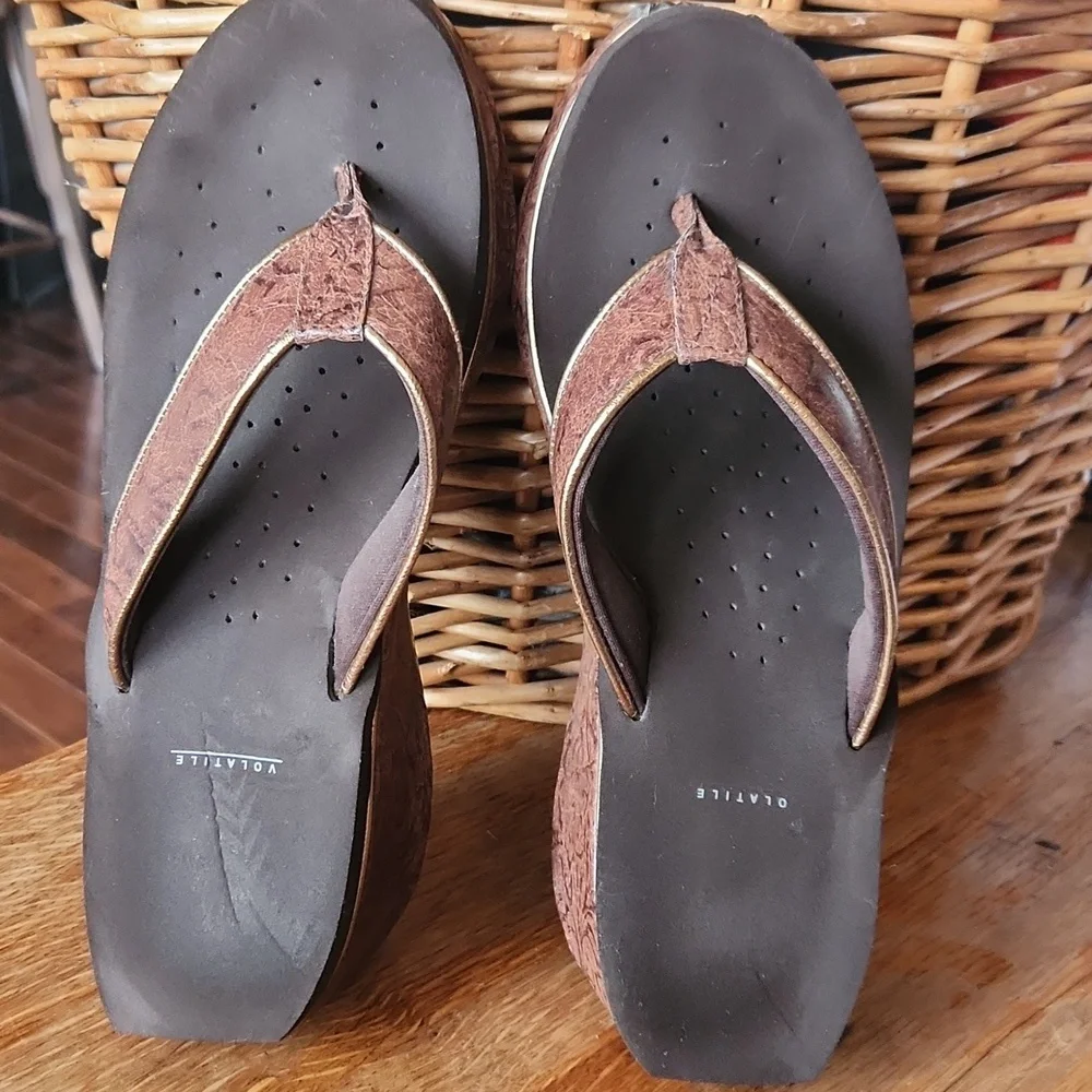 Volatile‎ Tooled Frappachino  Platform Heel Thong Sandal Brown sz 10 Chunky - Picture 4 of 13